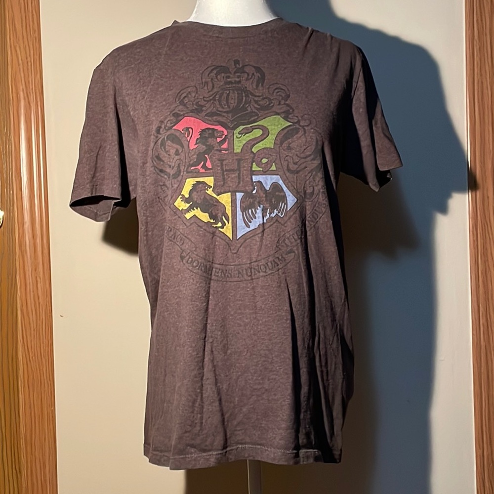 M Hogwarts shirt